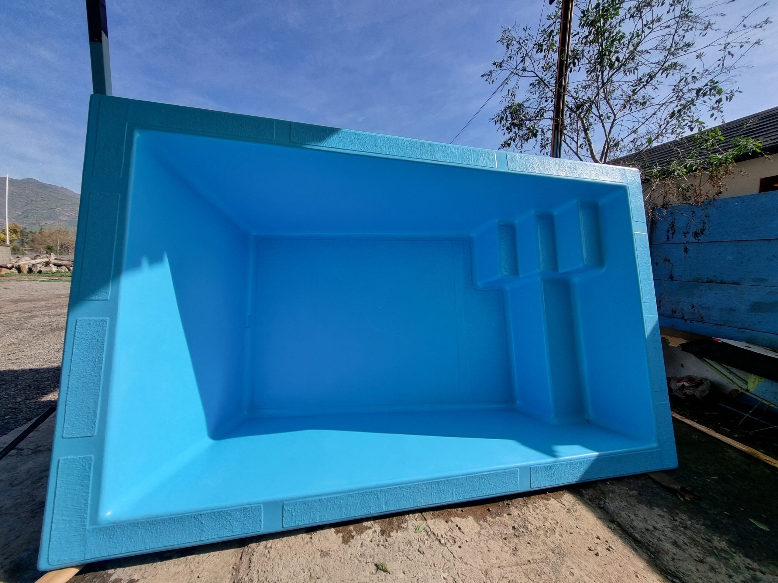 Piscina de fibra de vidrio Fibro Splash casco de 4 x 2.5 metros