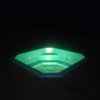 Jacuzzi de fibra de vidrio Fibro Splash modelo Atolon de 2.5 x 2.5 azul de noche